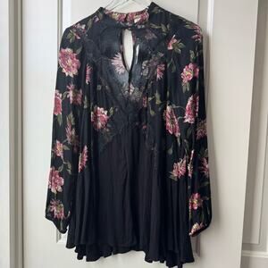 Daytrip Floral Lace Blouse Tunic NWT